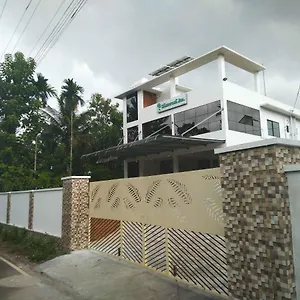 https://shamrock-inn.kerala-hotels.net